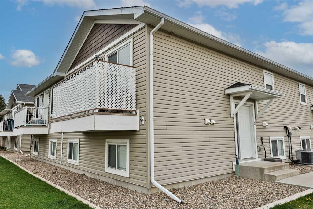 2-37 Cougar Cove North, Lethbridge, AB - Outdoor With Balcony