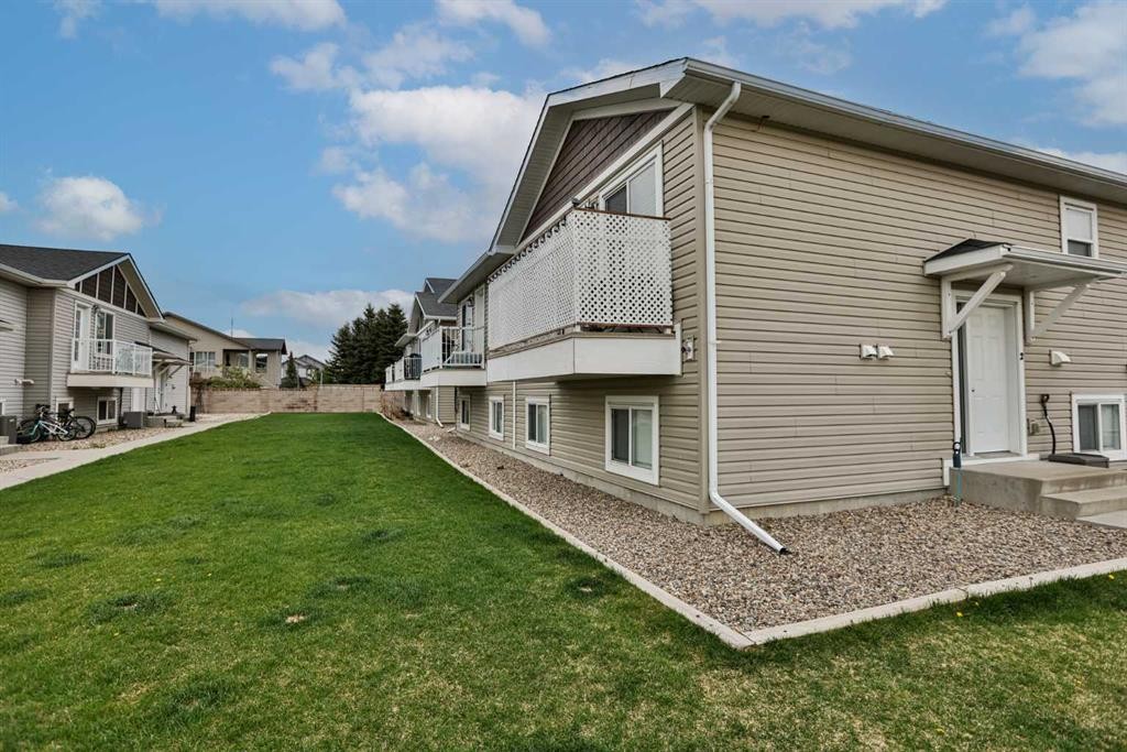 2-37 Cougar Cove North, Lethbridge, AB - Outdoor With Exterior