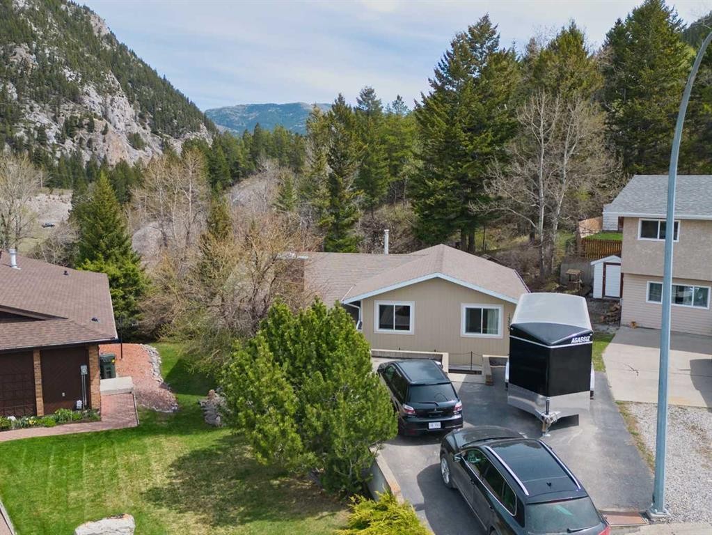 13553 18 Avenue, Blairmore, AB - Outdoor