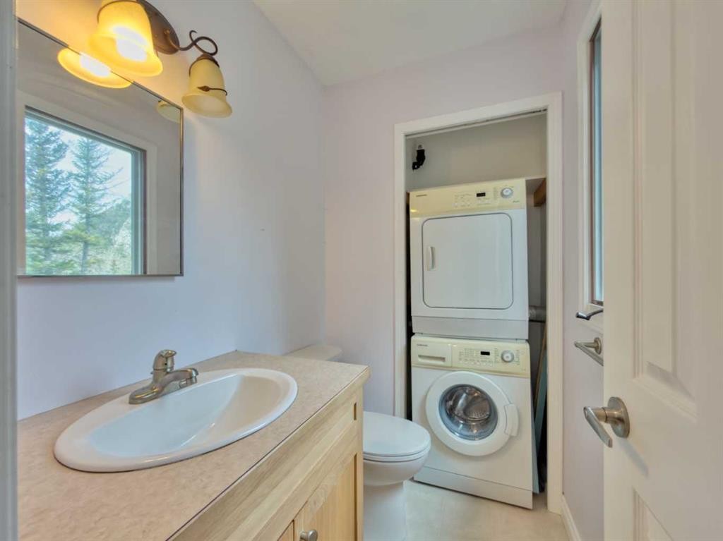 13553 18 Avenue, Blairmore, AB - Indoor Photo Showing Laundry Room