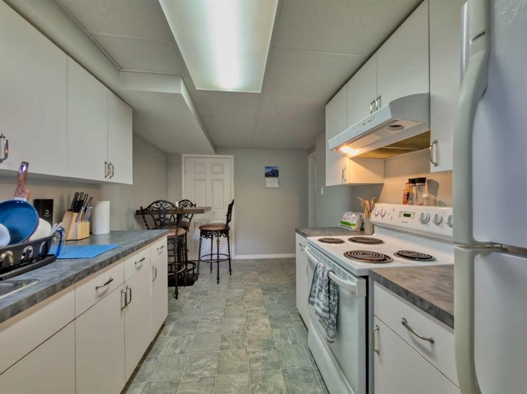 13553 18 Avenue, Blairmore, AB - Indoor Photo Showing Kitchen
