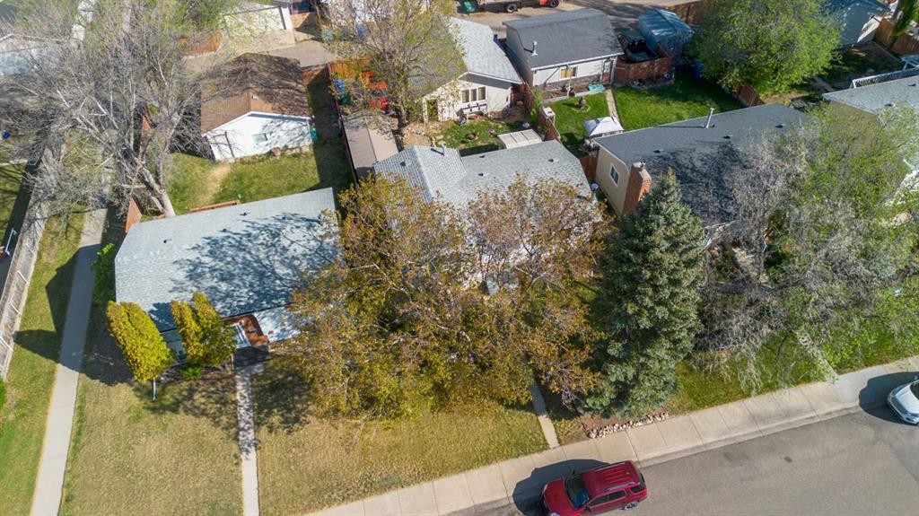 57 Honeysuckle Road North, Lethbridge, AB - Outdoor