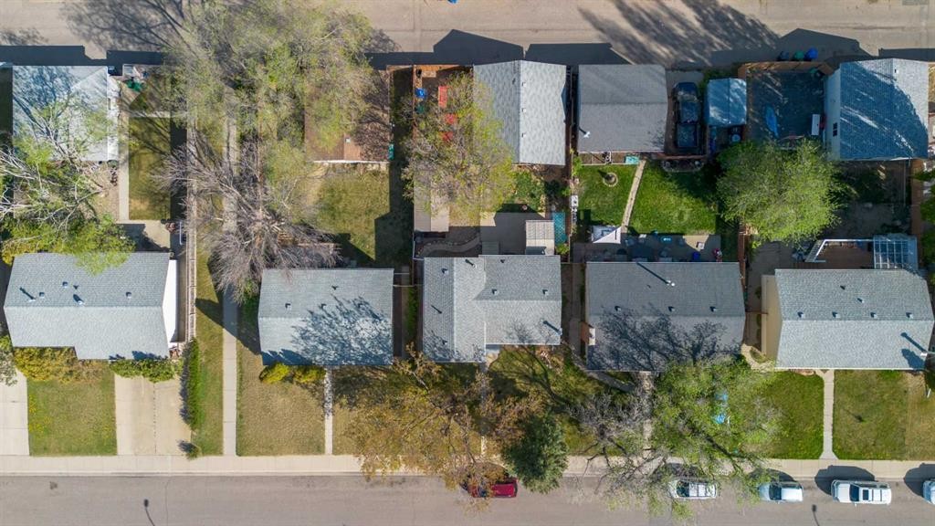 57 Honeysuckle Road North, Lethbridge, AB - Outdoor With View