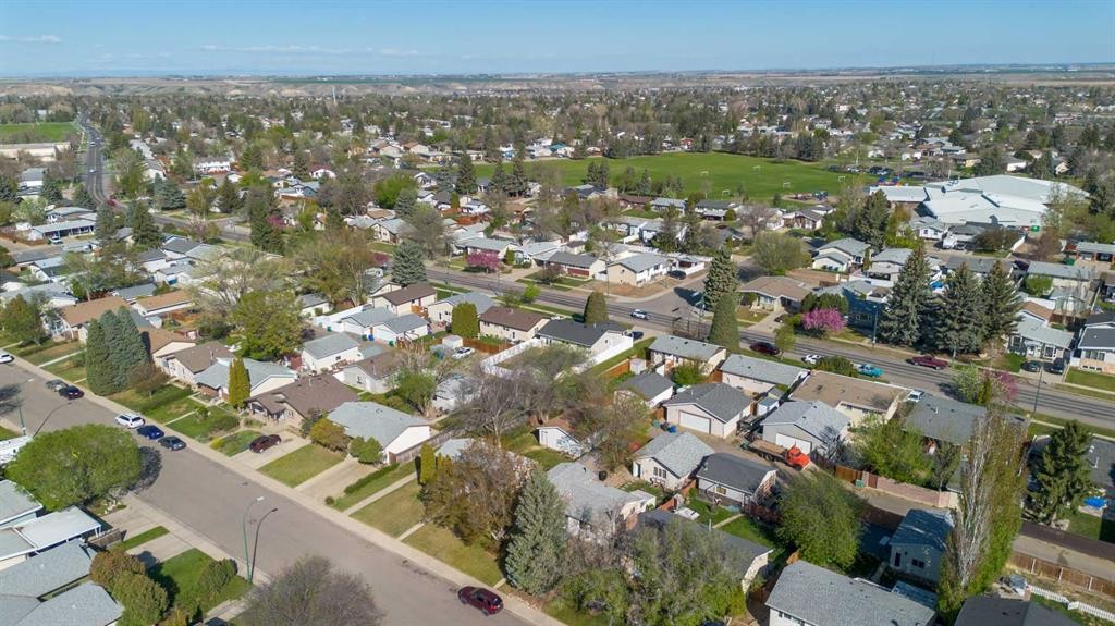 57 Honeysuckle Road North, Lethbridge, AB - Outdoor With View