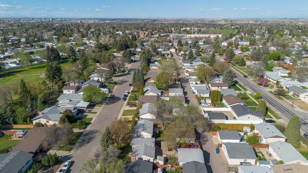 57 Honeysuckle Road North, Lethbridge, AB - Outdoor With View