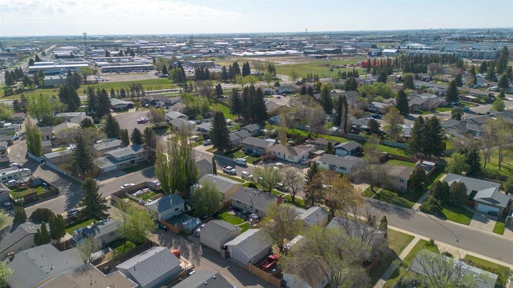 57 Honeysuckle Road North, Lethbridge, AB - Outdoor With View