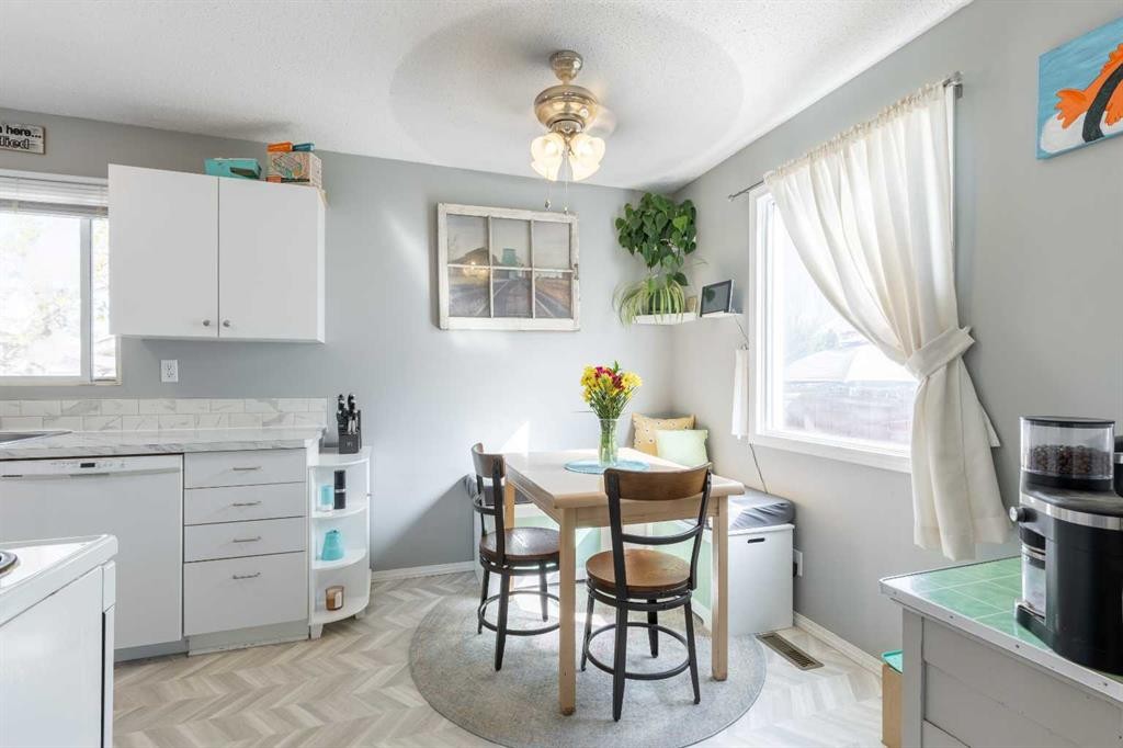 57 Honeysuckle Road North, Lethbridge, AB - Indoor