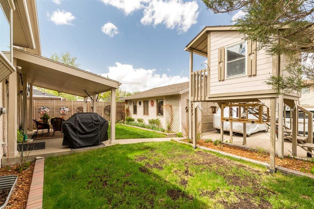 41 Simon Fraser Boulevard West, Lethbridge, AB - Outdoor With Deck Patio Veranda With Exterior