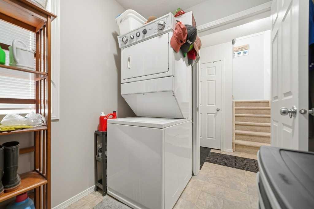 6-109 Silkstone Road West, Lethbridge, AB - Indoor Photo Showing Laundry Room
