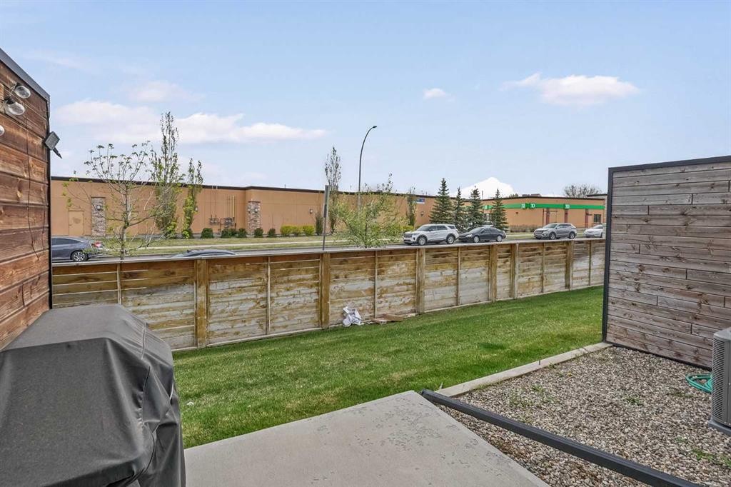2-422 Highlands Boulevard West, Lethbridge, AB - Outdoor