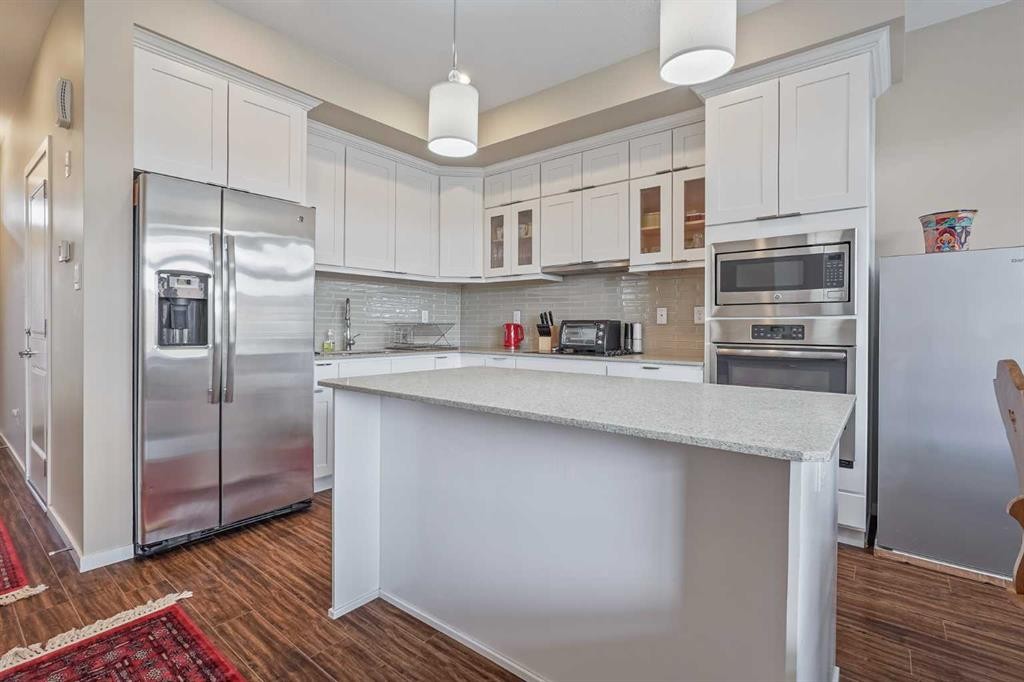 2-422 Highlands Boulevard West, Lethbridge, AB - Indoor Photo Showing Kitchen With Upgraded Kitchen