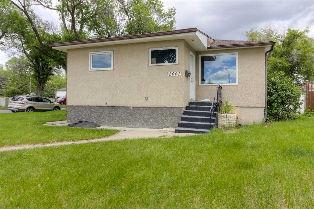 2001 10 Avenue South, Lethbridge, AB
