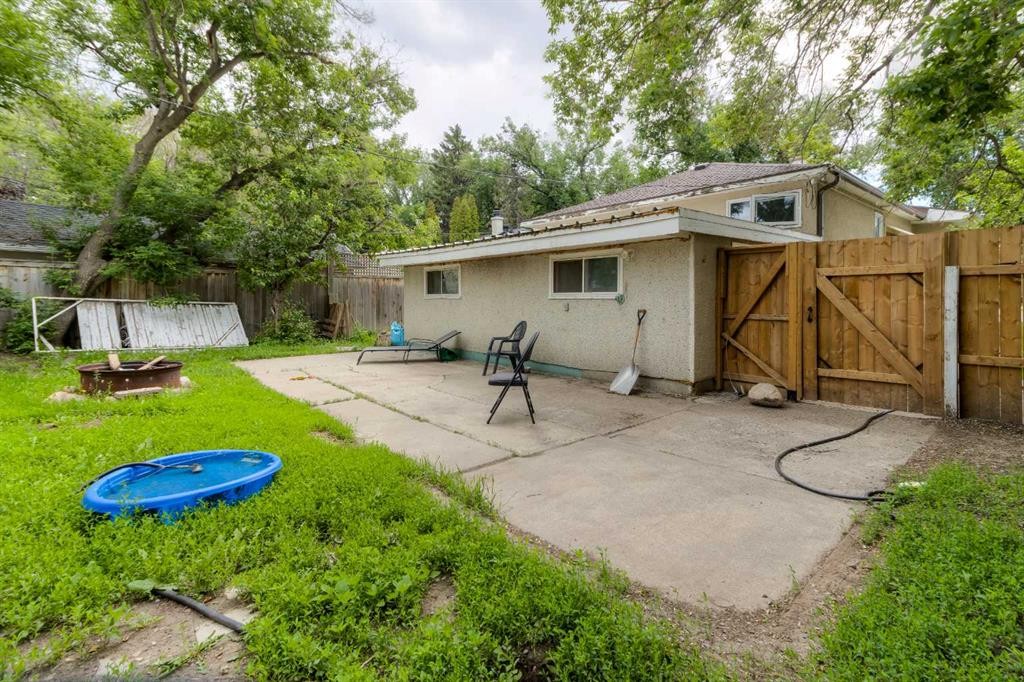 2001 10 Avenue South, Lethbridge, AB