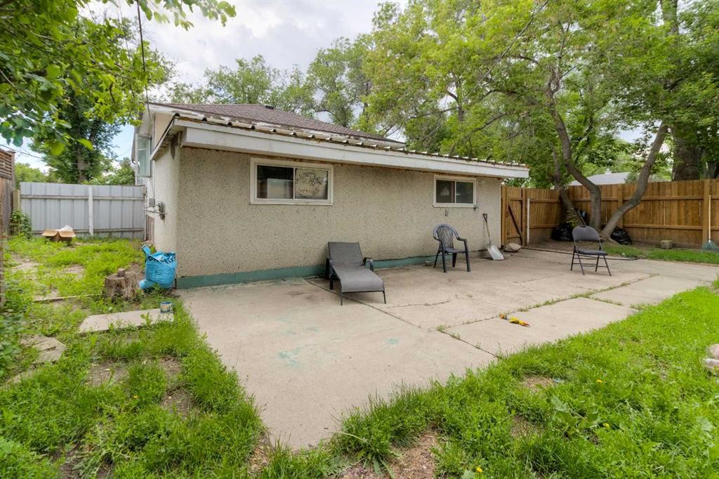 2001 10 Avenue South, Lethbridge, AB