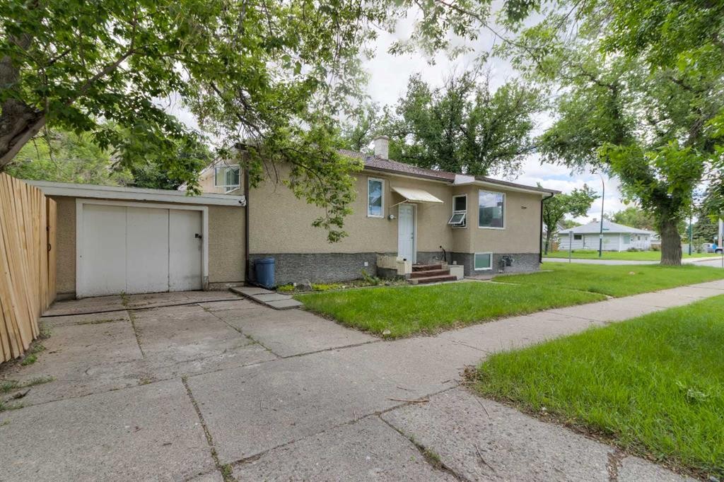 2001 10 Avenue South, Lethbridge, AB