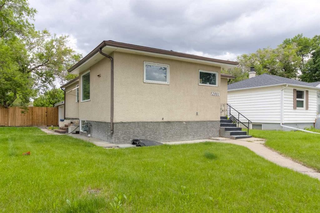 2001 10 Avenue South, Lethbridge, AB