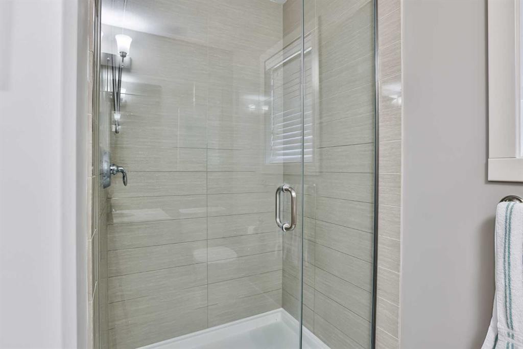 223 Couleesprings Terrace South, Lethbridge, AB - Indoor Photo Showing Bathroom