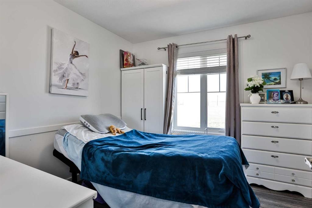 223 Couleesprings Terrace South, Lethbridge, AB - Indoor Photo Showing Bedroom