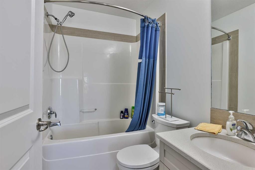 223 Couleesprings Terrace South, Lethbridge, AB - Indoor Photo Showing Bathroom