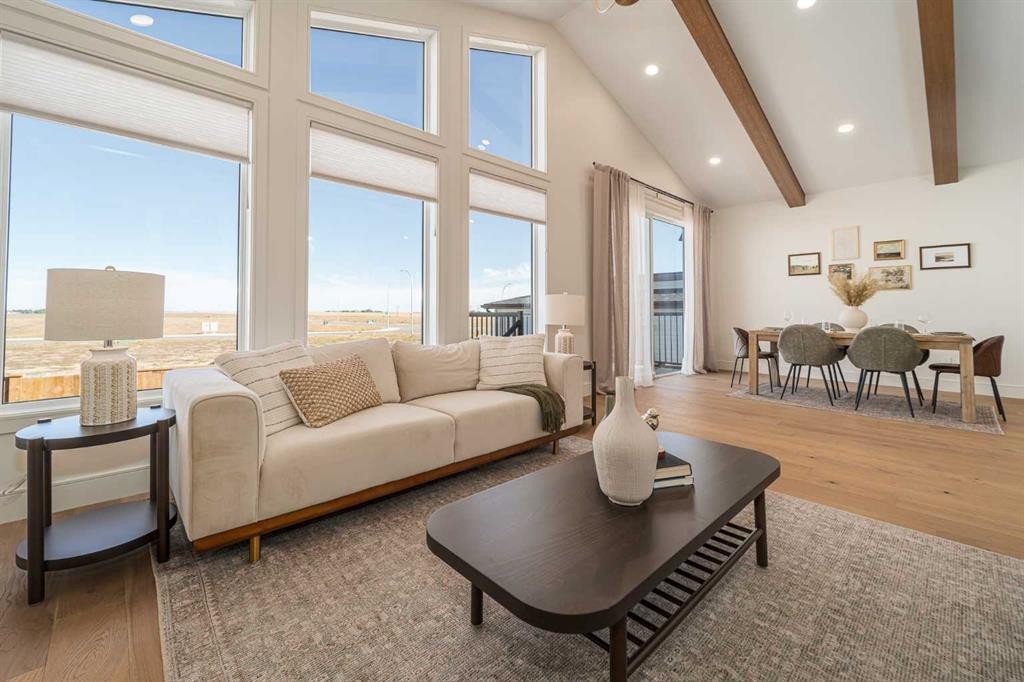 343 Blackwolf Boulevard North, Lethbridge, AB - Indoor Photo Showing Living Room