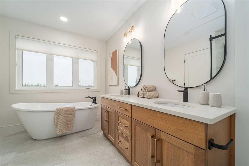 343 Blackwolf Boulevard North, Lethbridge, AB - Indoor Photo Showing Bathroom
