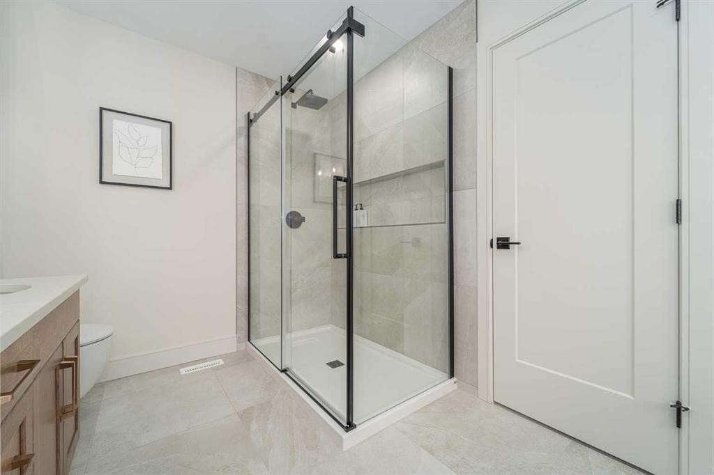 343 Blackwolf Boulevard North, Lethbridge, AB - Indoor Photo Showing Bathroom