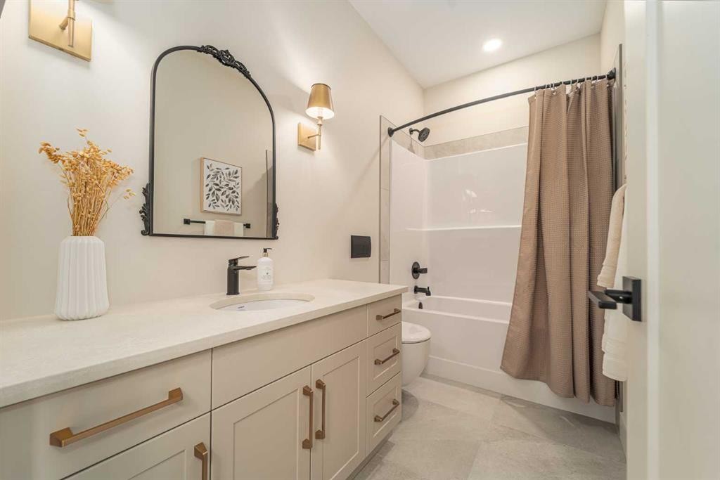 343 Blackwolf Boulevard North, Lethbridge, AB - Indoor Photo Showing Bathroom