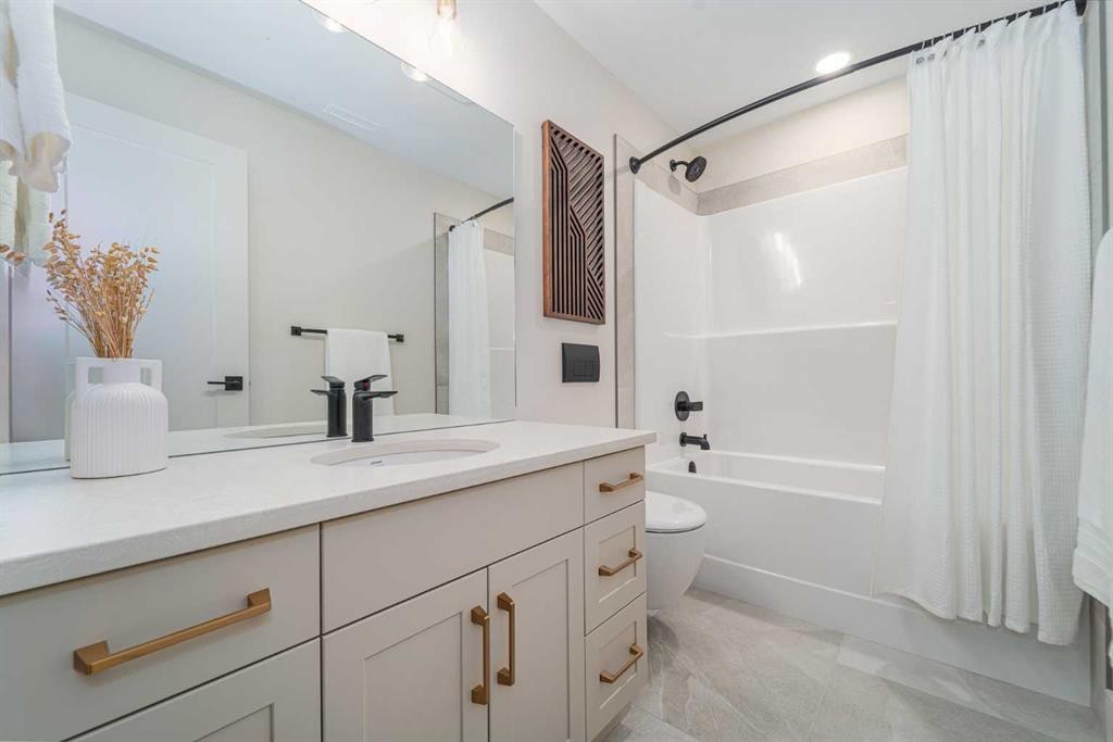 343 Blackwolf Boulevard North, Lethbridge, AB - Indoor Photo Showing Bathroom
