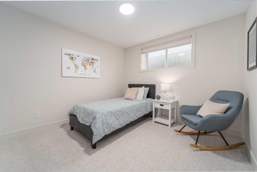 343 Blackwolf Boulevard North, Lethbridge, AB - Indoor Photo Showing Bedroom