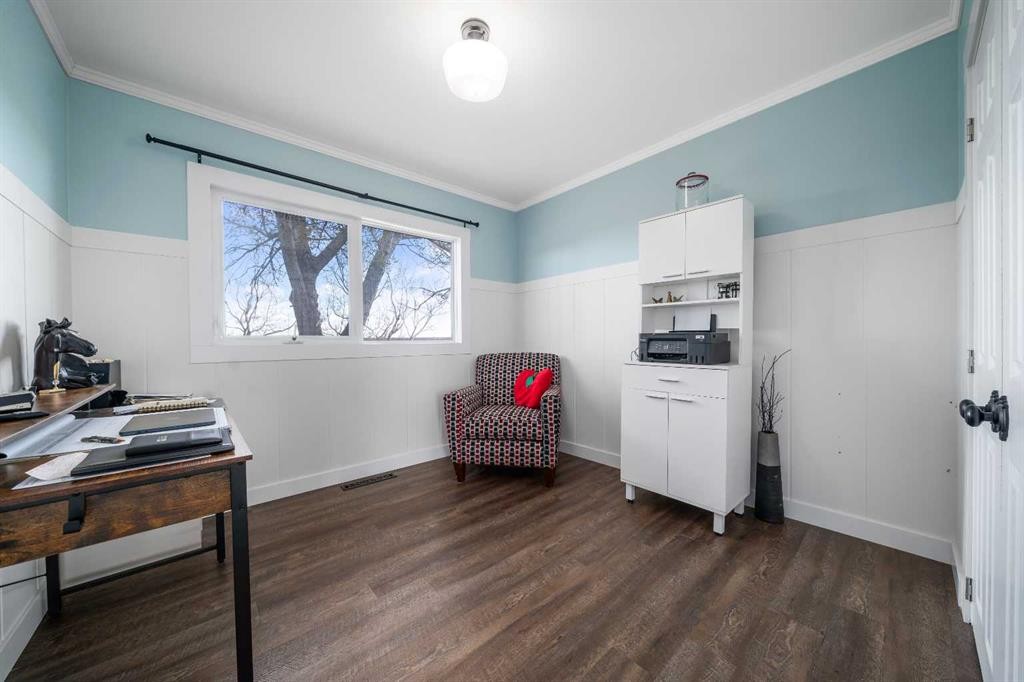 94075 Range Road 115, Burdett, AB - Indoor