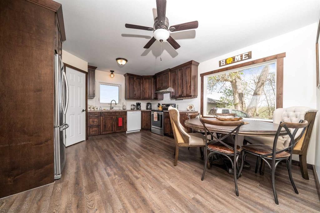 94075 Range Road 115, Burdett, AB - Indoor Photo Showing Other Room