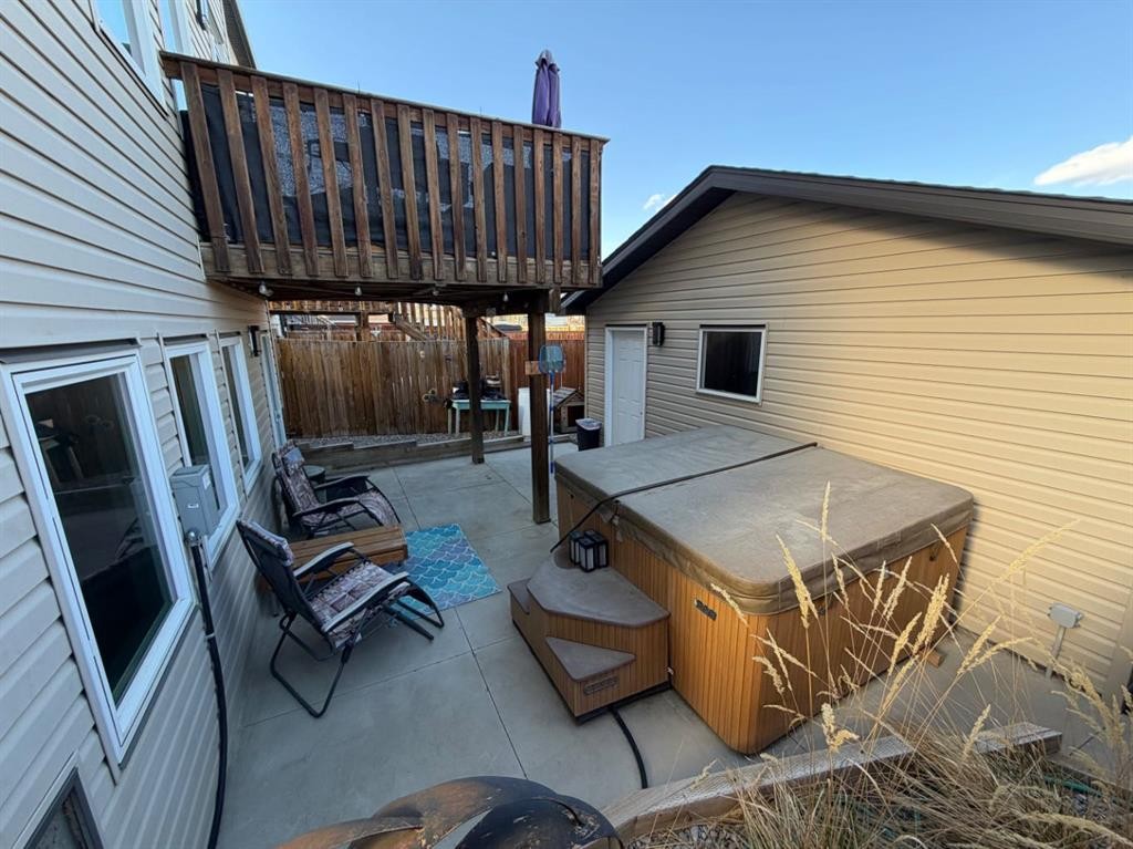 527 Moonlight Lane West, Lethbridge, AB - Outdoor With Deck Patio Veranda With Exterior