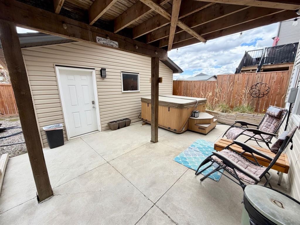527 Moonlight Lane West, Lethbridge, AB - Outdoor With Deck Patio Veranda With Exterior