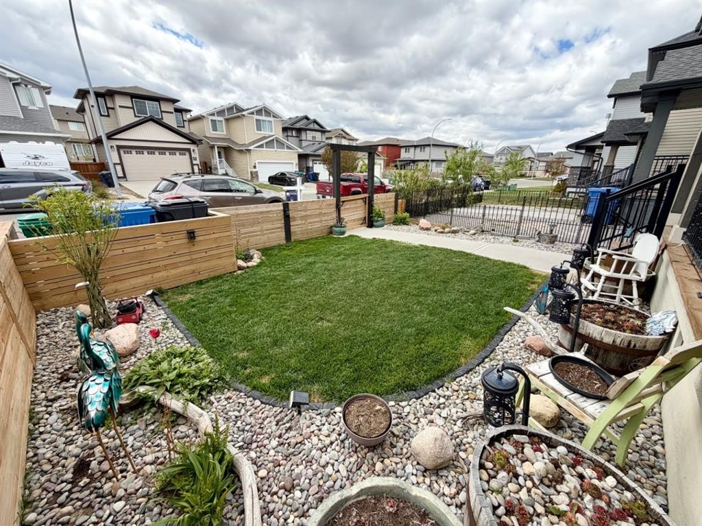 527 Moonlight Lane West, Lethbridge, AB - Outdoor