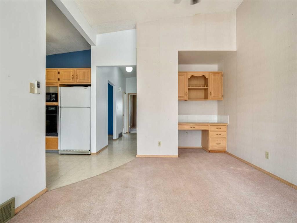 120S 300E, Raymond, AB - Indoor Photo Showing Other Room