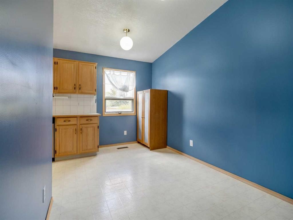120S 300E, Raymond, AB - Indoor