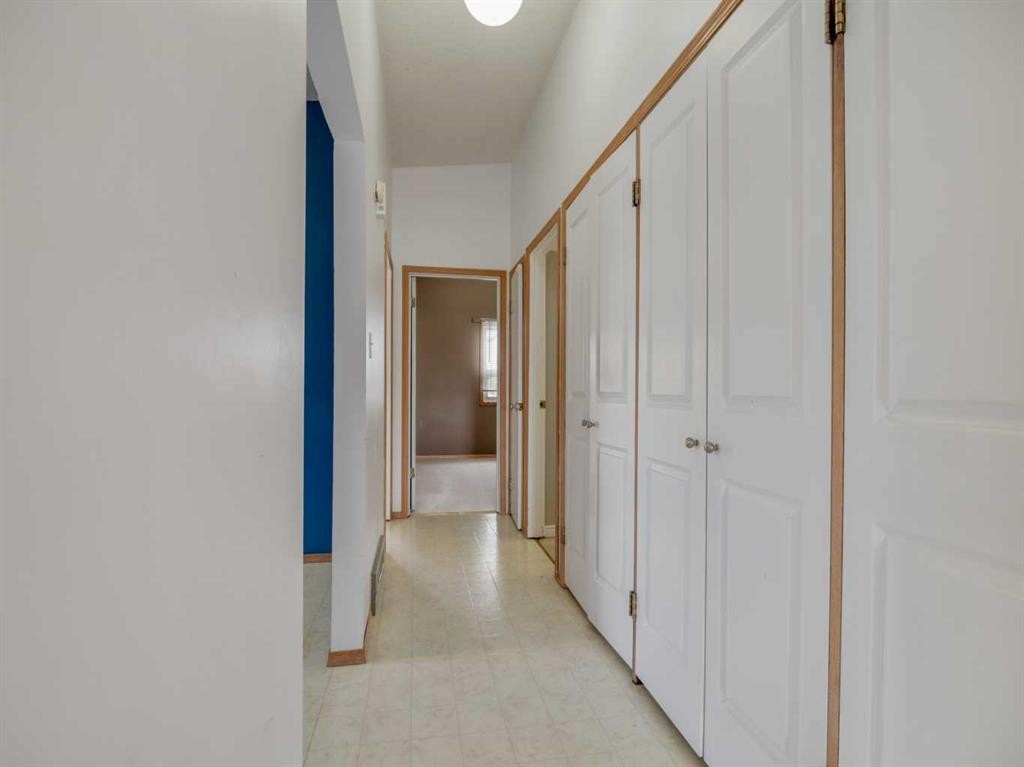 120S 300E, Raymond, AB - Indoor Photo Showing Other Room