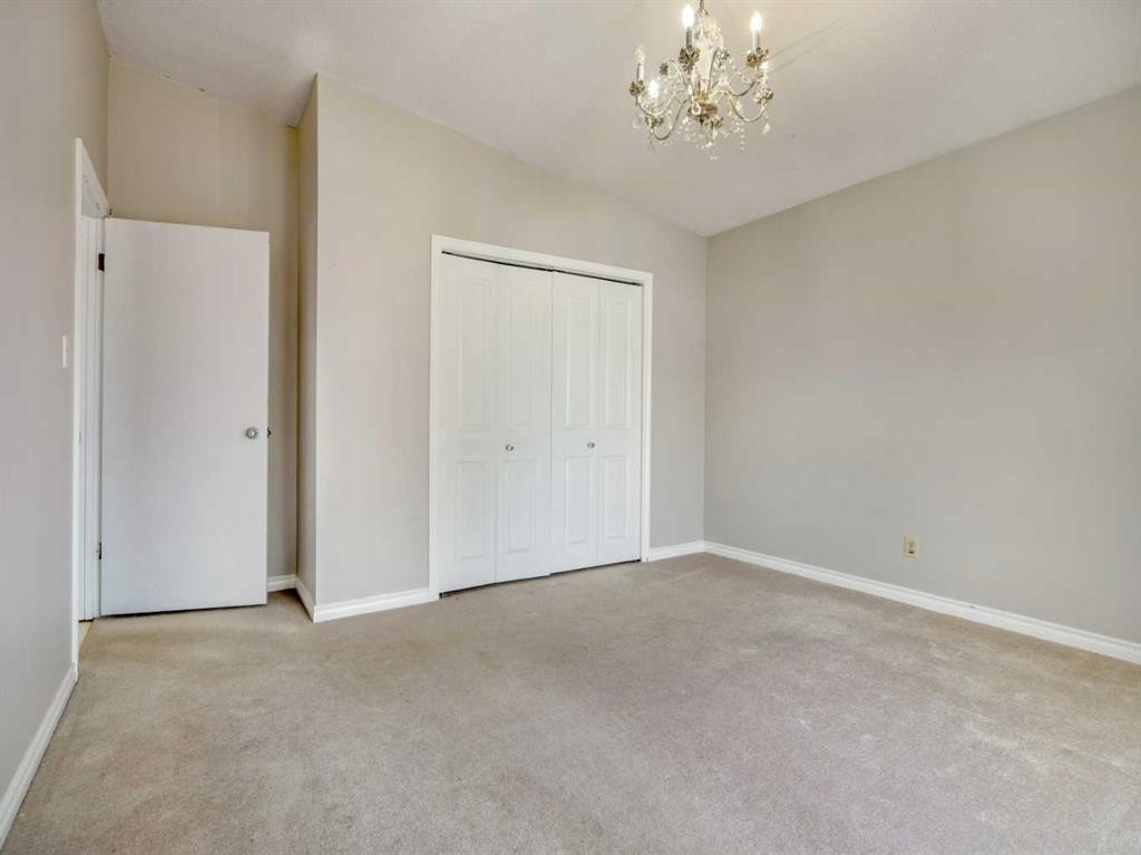 120S 300E, Raymond, AB - Indoor Photo Showing Other Room