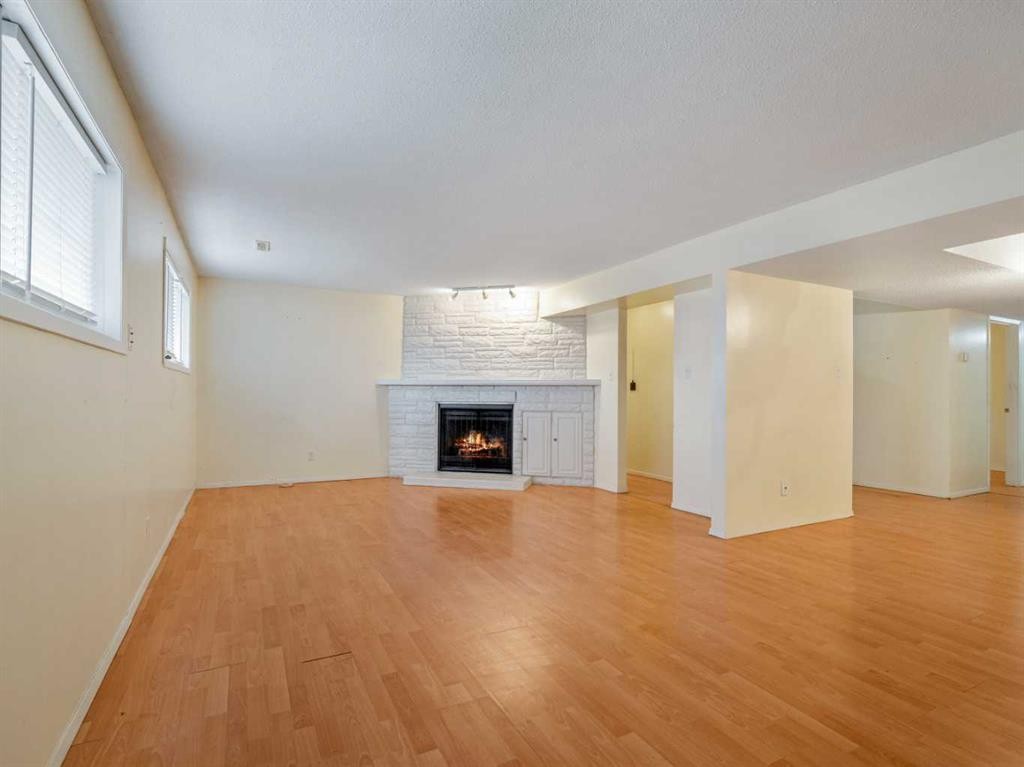 120S 300E, Raymond, AB - Indoor Photo Showing Living Room With Fireplace