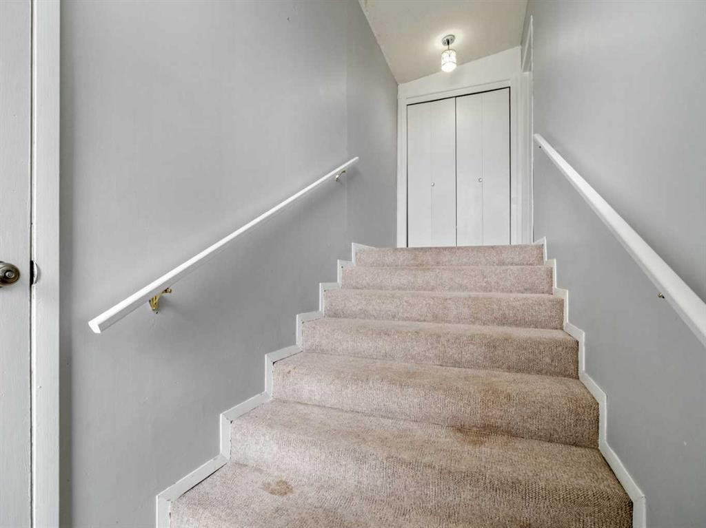 120S 300E, Raymond, AB - Indoor Photo Showing Other Room
