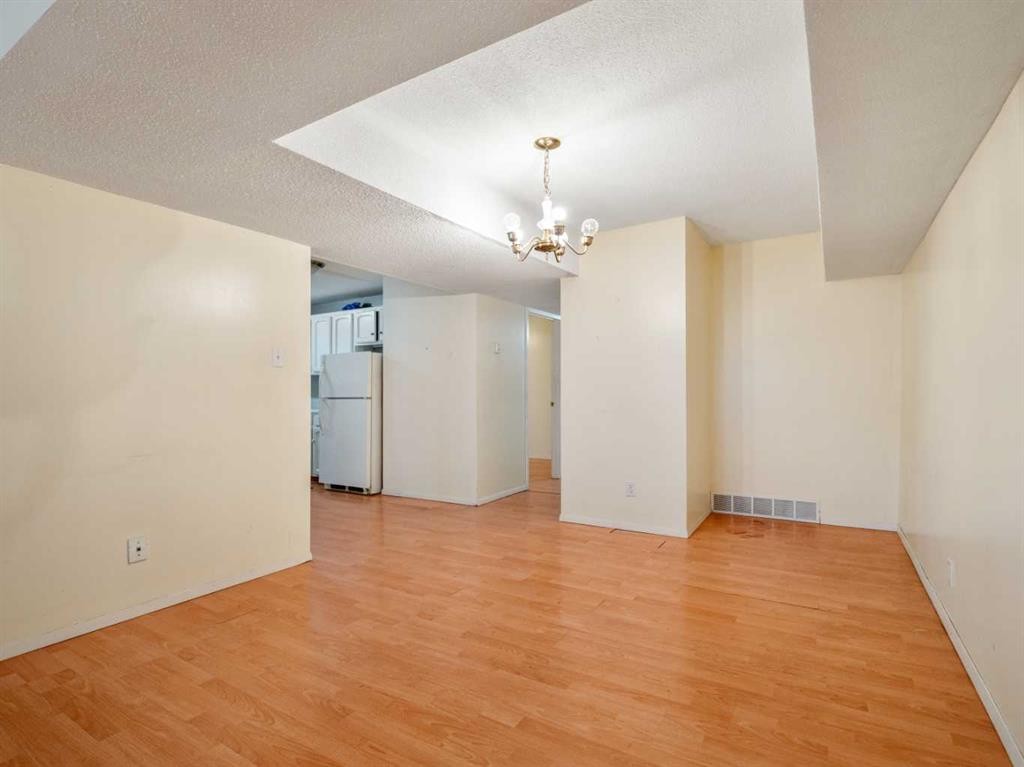 120S 300E, Raymond, AB - Indoor Photo Showing Other Room