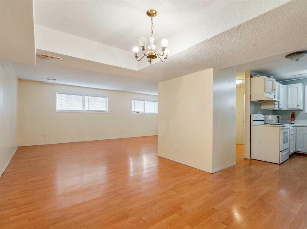 120S 300E, Raymond, AB - Indoor Photo Showing Other Room