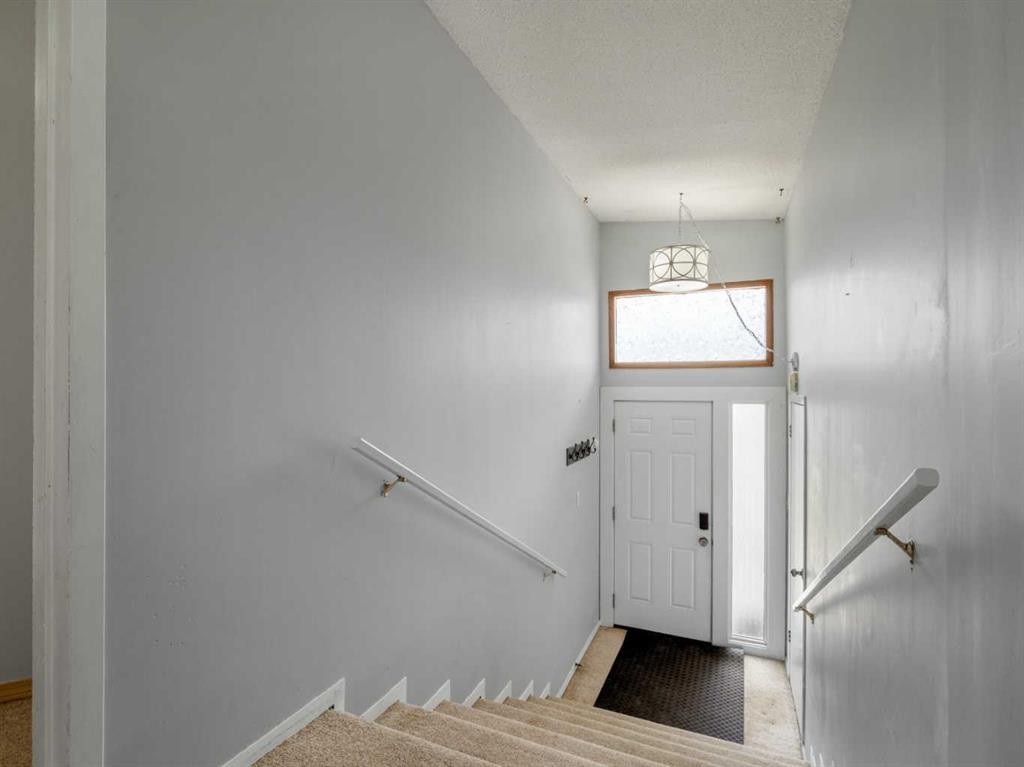 120S 300E, Raymond, AB - Indoor Photo Showing Other Room