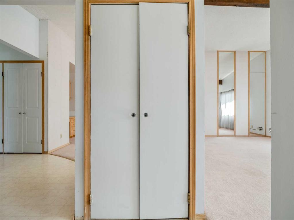 120S 300E, Raymond, AB - Indoor Photo Showing Other Room