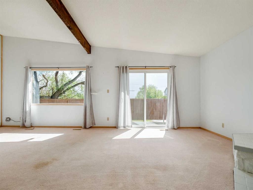120S 300E, Raymond, AB - Indoor Photo Showing Other Room