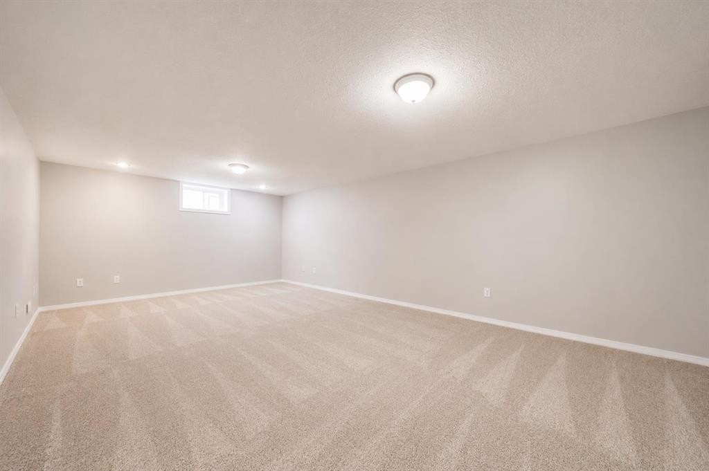 5716 53 Street, Taber, AB - Indoor
