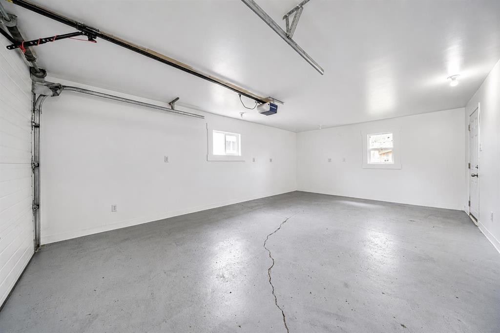 5716 53 Street, Taber, AB - Indoor Photo Showing Garage
