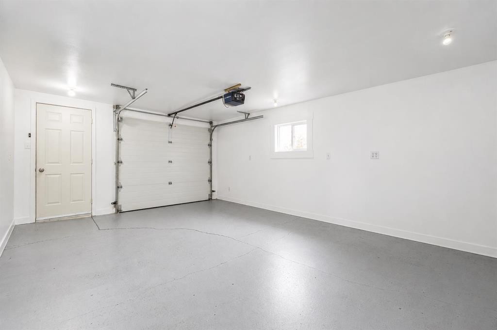 5716 53 Street, Taber, AB - Indoor Photo Showing Garage