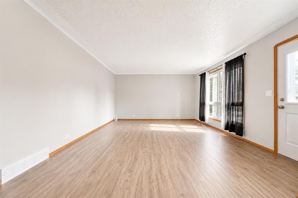 5716 53 Street, Taber, AB - Indoor Photo Showing Other Room