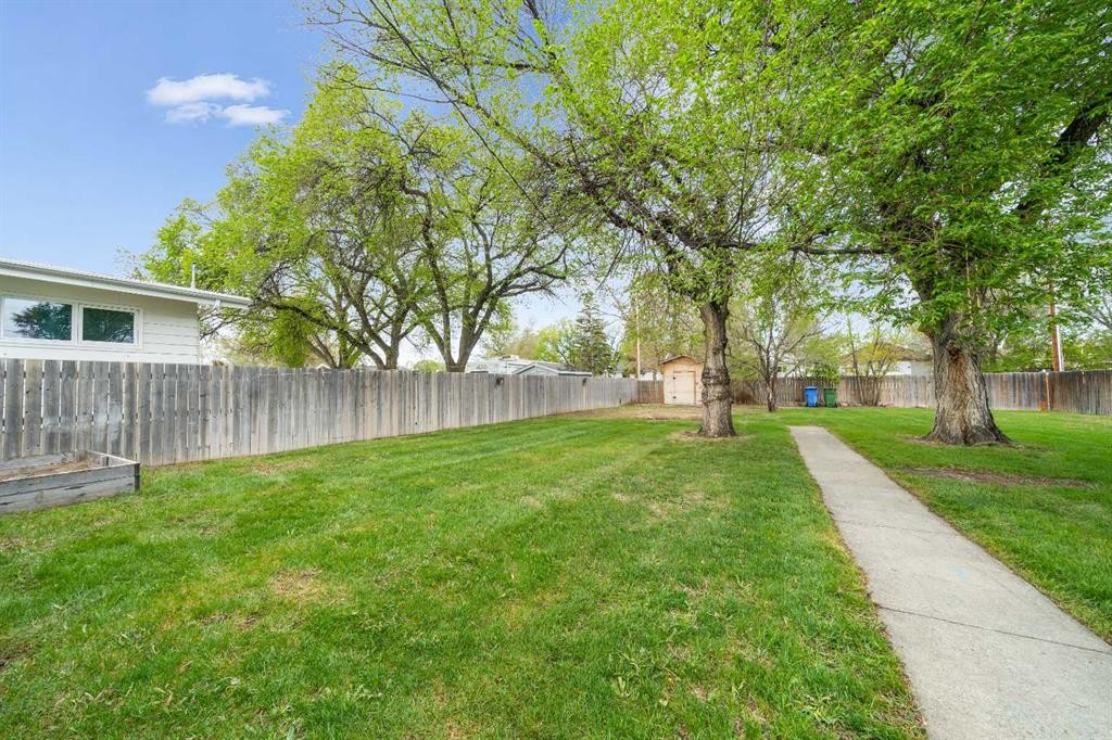 5716 53 Street, Taber, AB - Outdoor